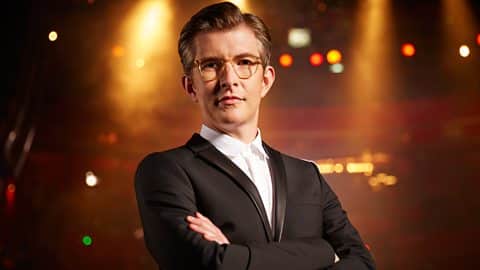 Gareth Malone leads football choir