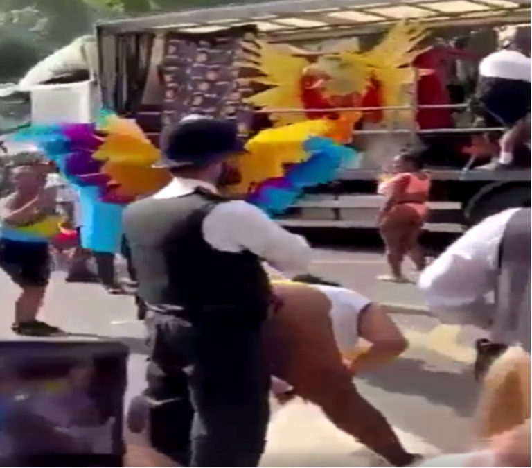 Notting Hill carnival – Cop gets helmet squashed by rasta raver